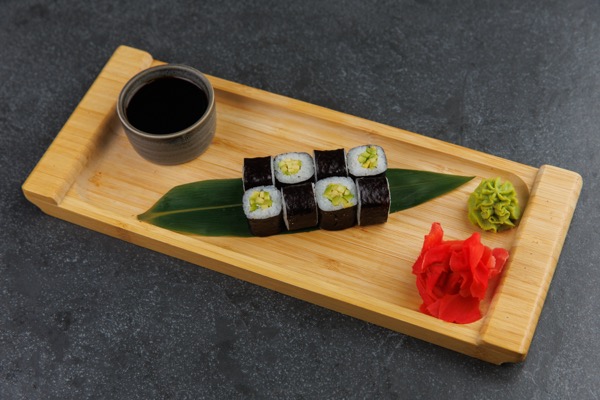 Маки ролл с авокадо