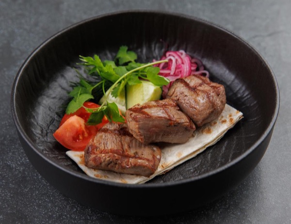 Шашлык из говяжьей вырезки за 100 гр