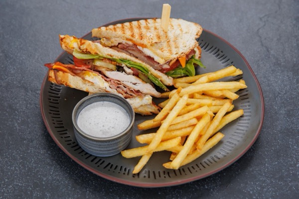 Сlub Сэндвич с курицей и яйцом