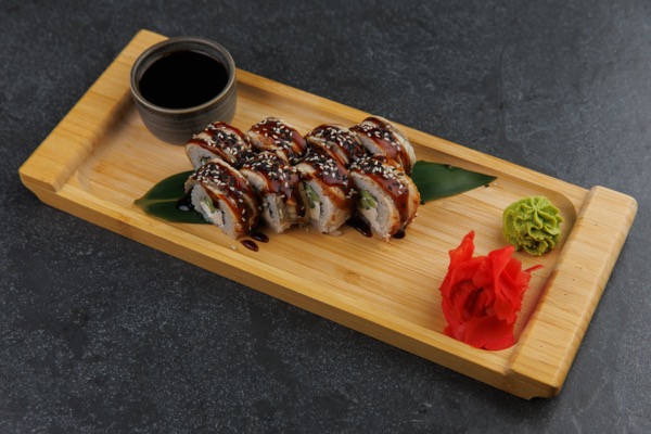 Филадельфия с угрем и соусом  унаги