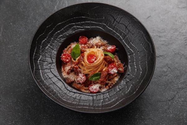 Болоньезе с мраморной говядиной и вялеными томатами