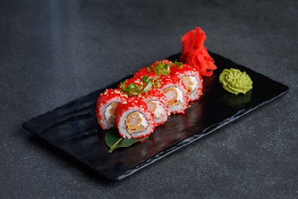 Ролл с креветками в темпуре  с зеленым  луком