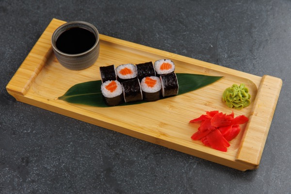 Маки ролл с лососем