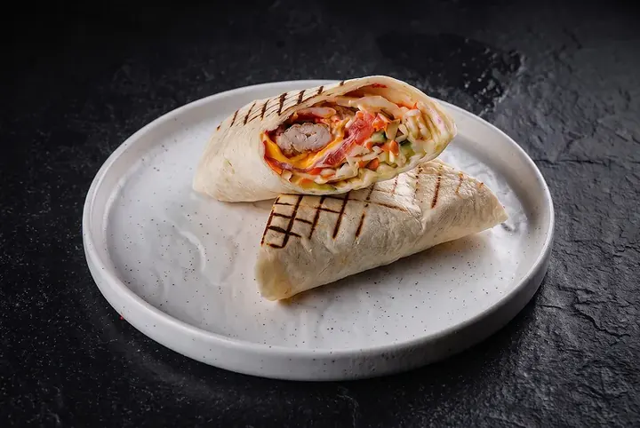 Фирменная шаурма Левел с креветками и курицей